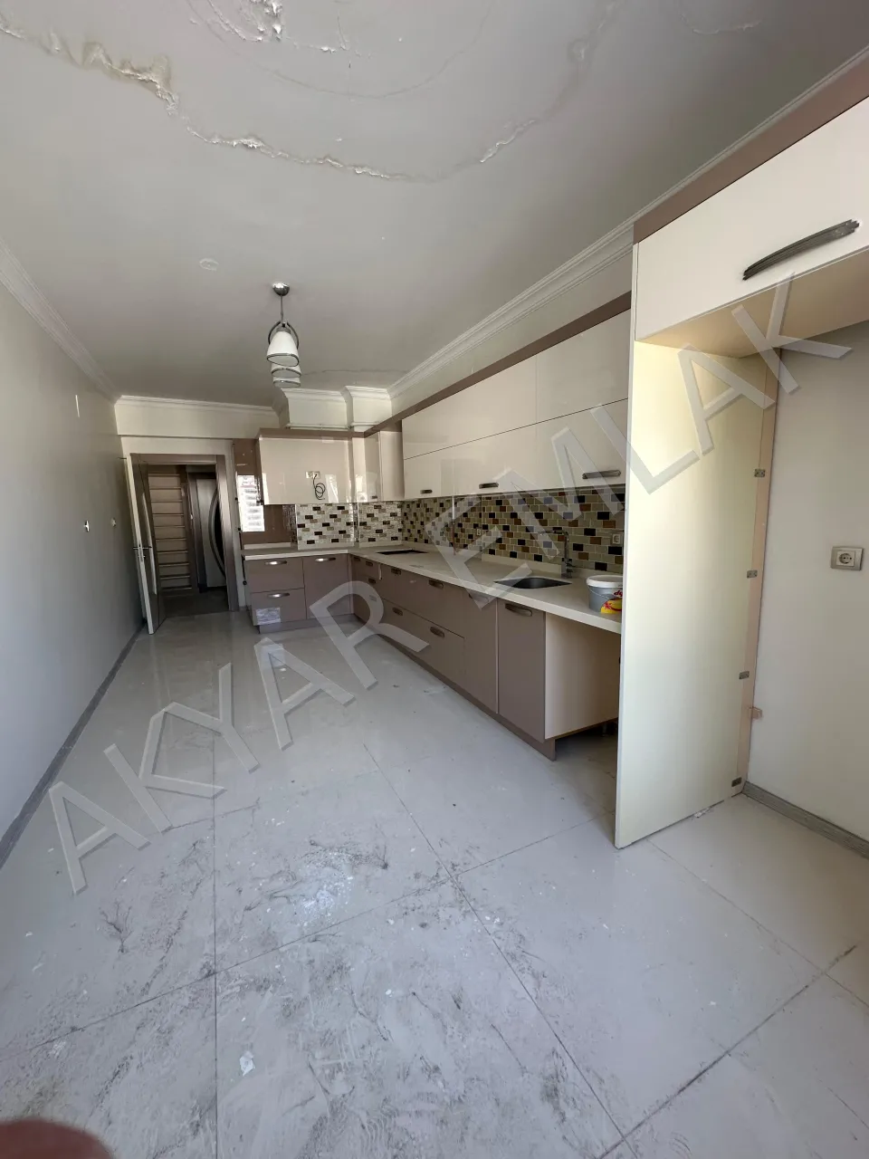 AKYAR EMLAK'DAN ÜNGÜT MH. 5+1 LÜKS 240 M2 DAİRE — 2