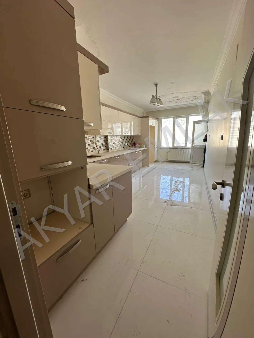 AKYAR EMLAK'DAN ÜNGÜT MH. 5+1 LÜKS 240 M2 DAİRE — 3