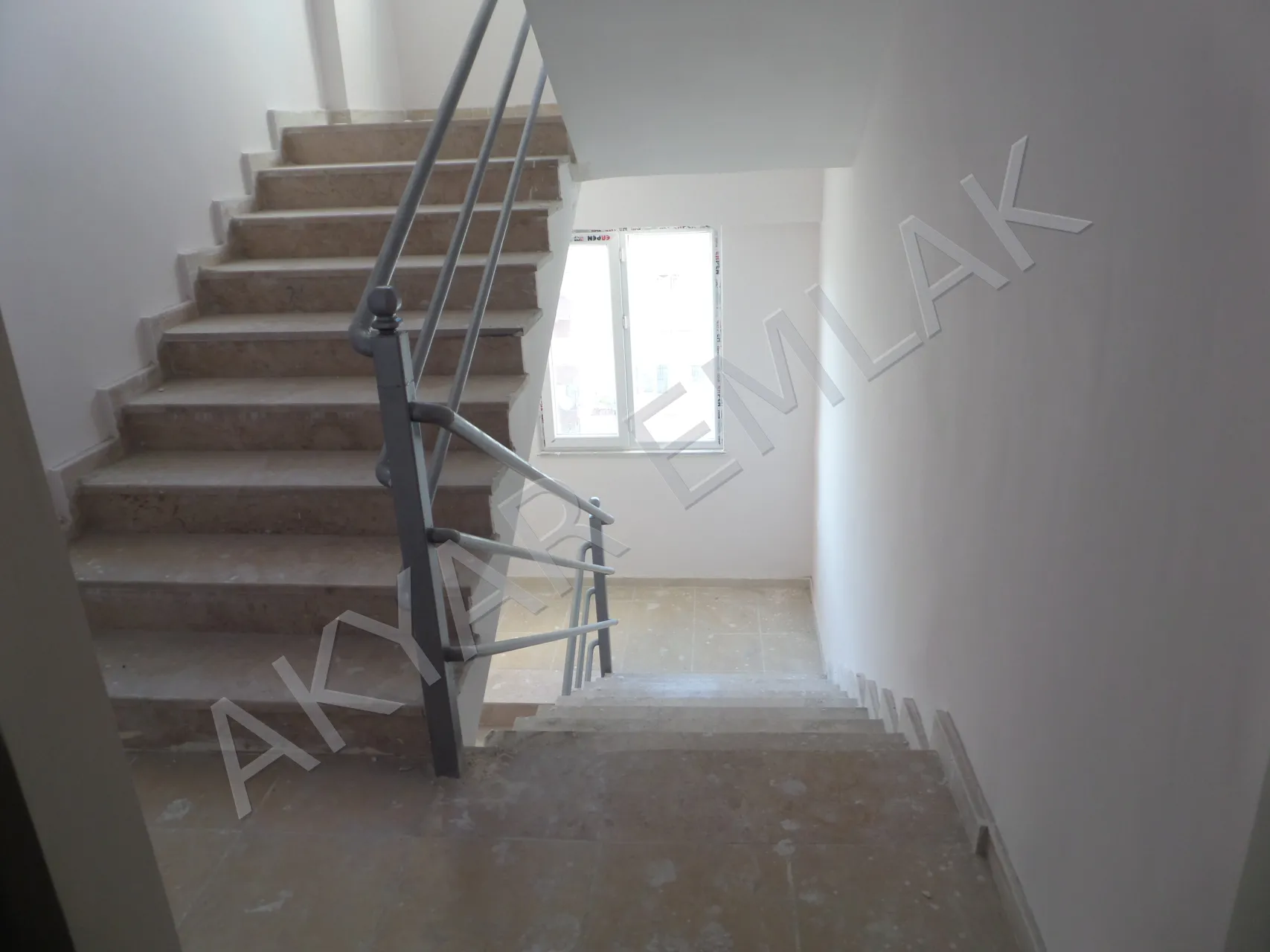AKYAR EMLAK'DAN KARAMANLI MAH'DE 2+1 HASARSIZ FIRSAT DAİRE — 37