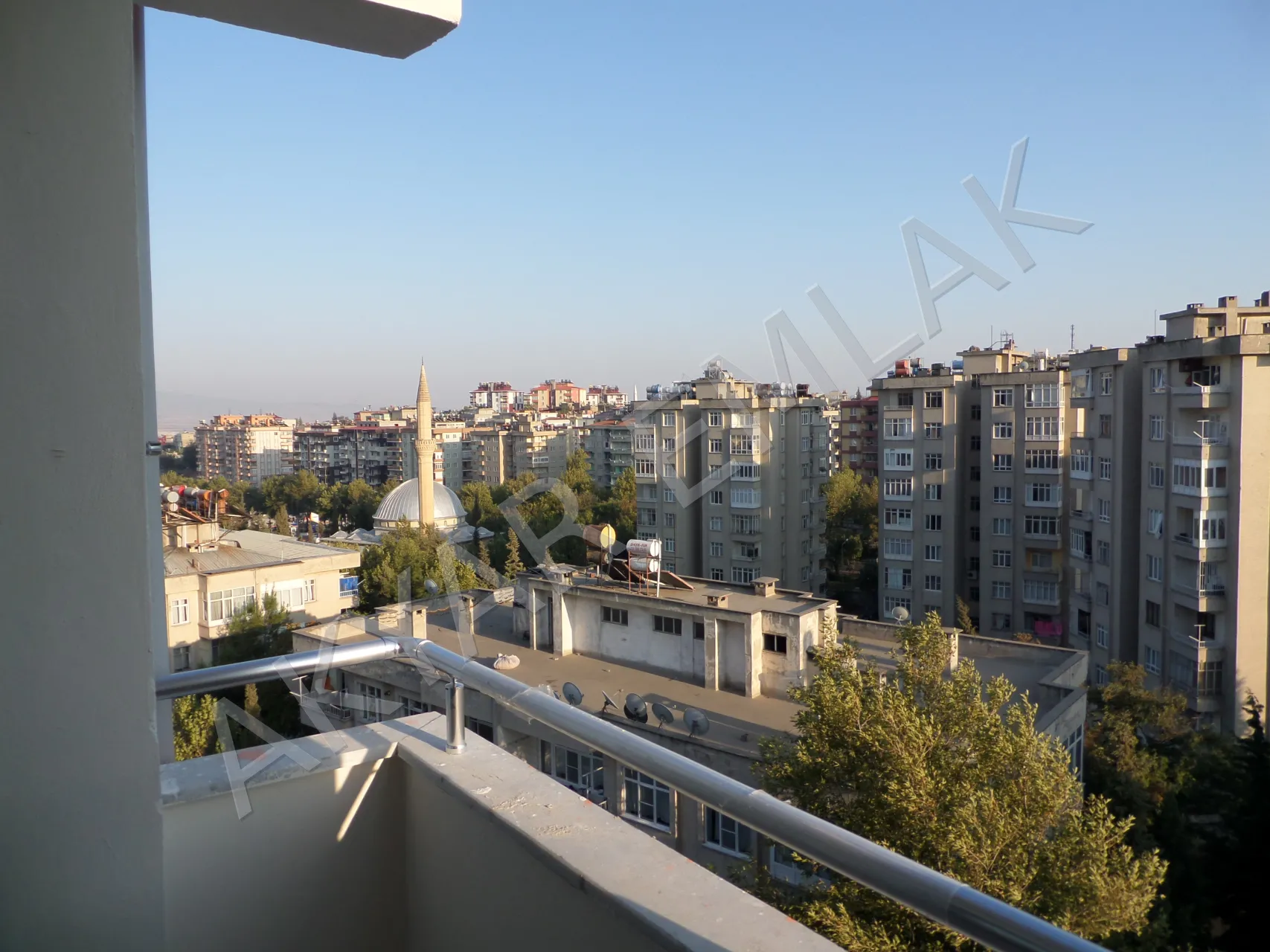 AKYAR EMLAK'DAN KARAMANLI MAH'DE 2+1 HASARSIZ FIRSAT DAİRE — 35