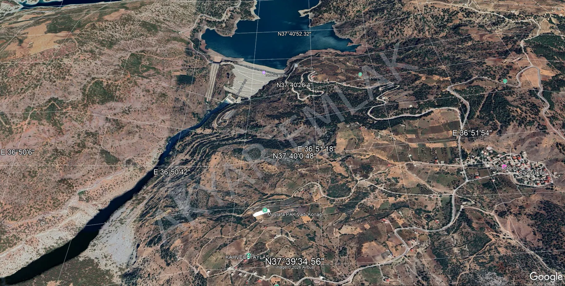 AKYAR EMLAK'DAN SARIÇUKUR'DA BARAJ MANZARALI BAĞ YERİ — 12
