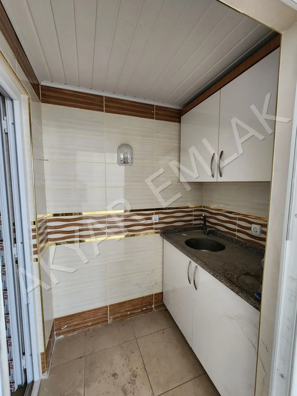 AKYAR EMLAK'Vadi Mah.Geniş Cepheli 140 M2 Satılık Dükkan — 16