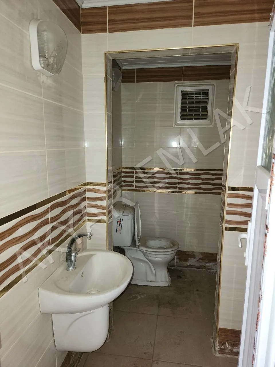 AKYAR EMLAK'Vadi Mah.Geniş Cepheli 140 M2 Satılık Dükkan — 15