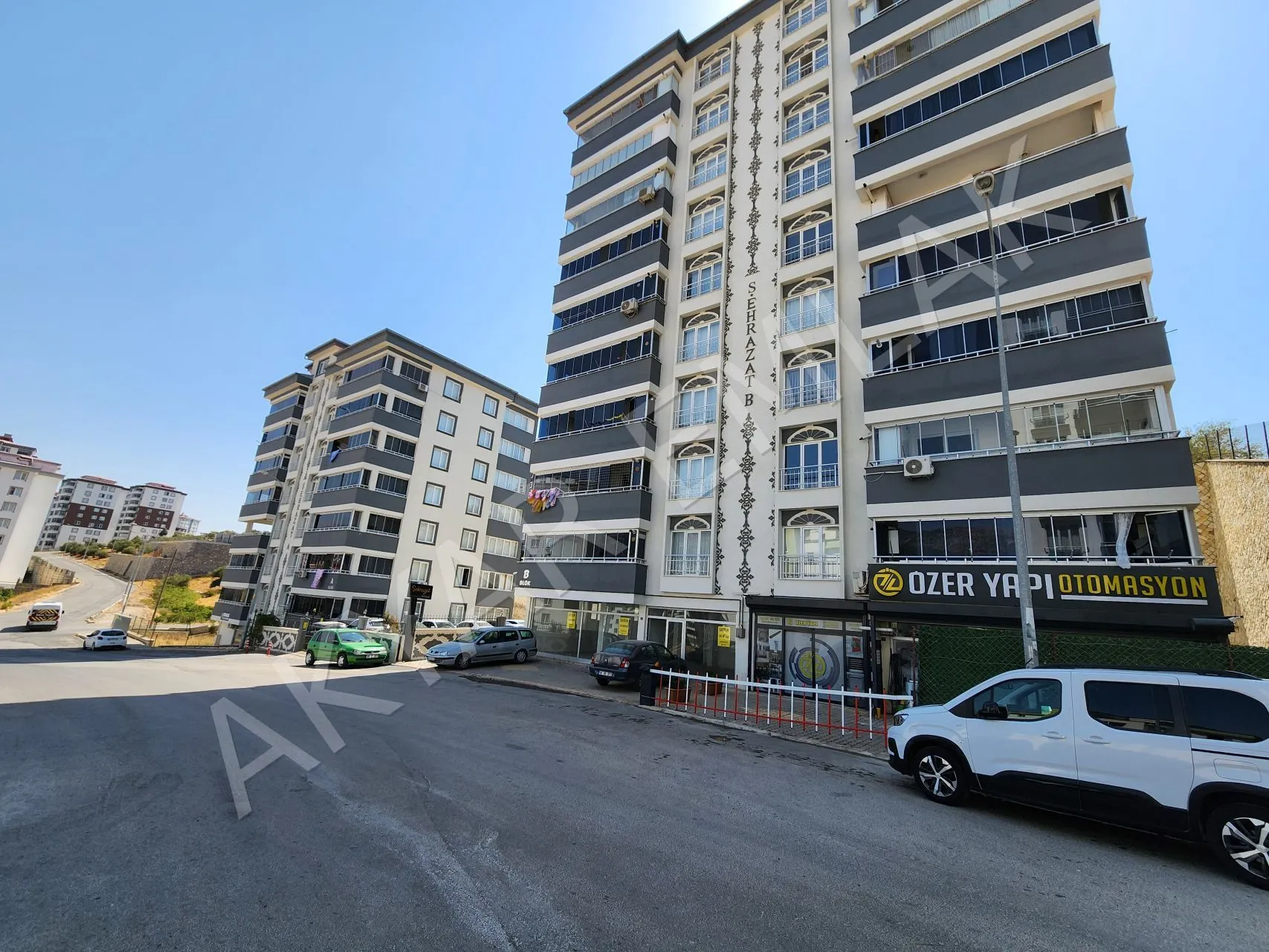 AKYAR EMLAK'Vadi Mah.Geniş Cepheli 140 M2 Satılık Dükkan