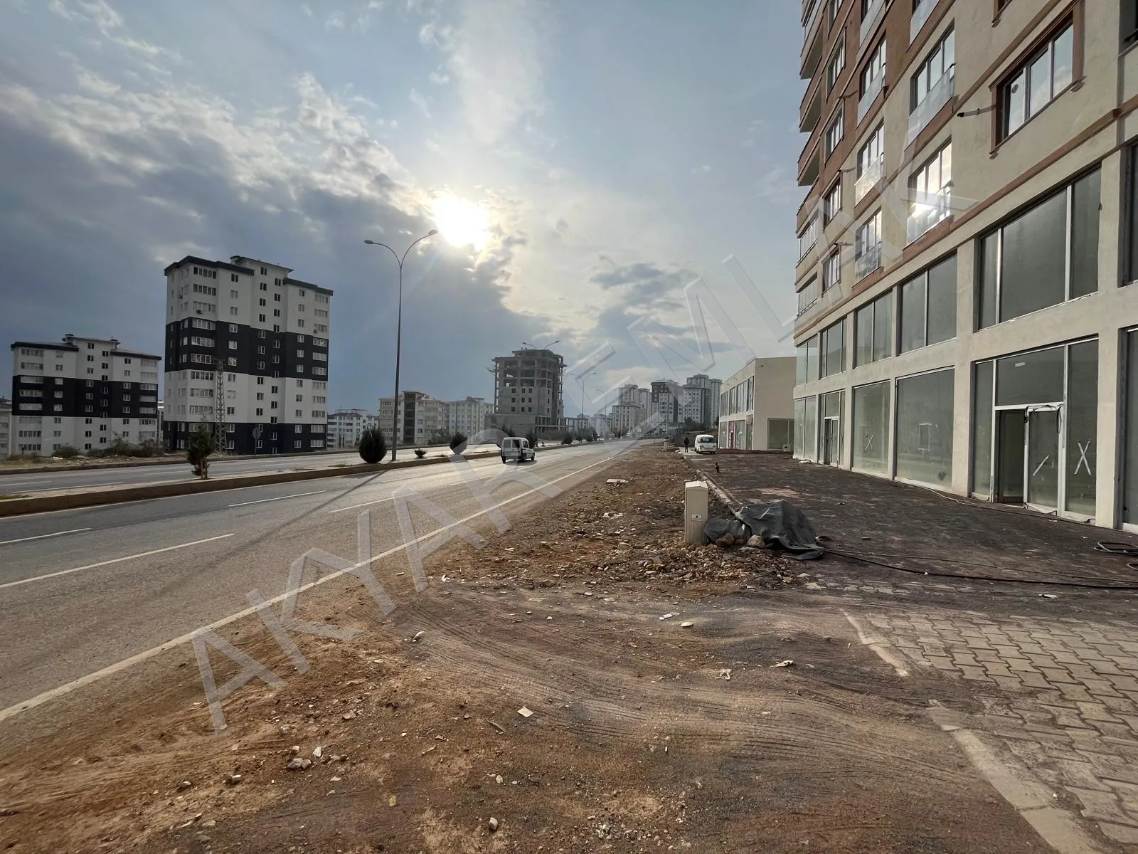 AKYAR EMLAK'DAN SATILIK KUZEY ÇEVRE YOLU BULVAR CEPHELİ DÜKKAN — 8