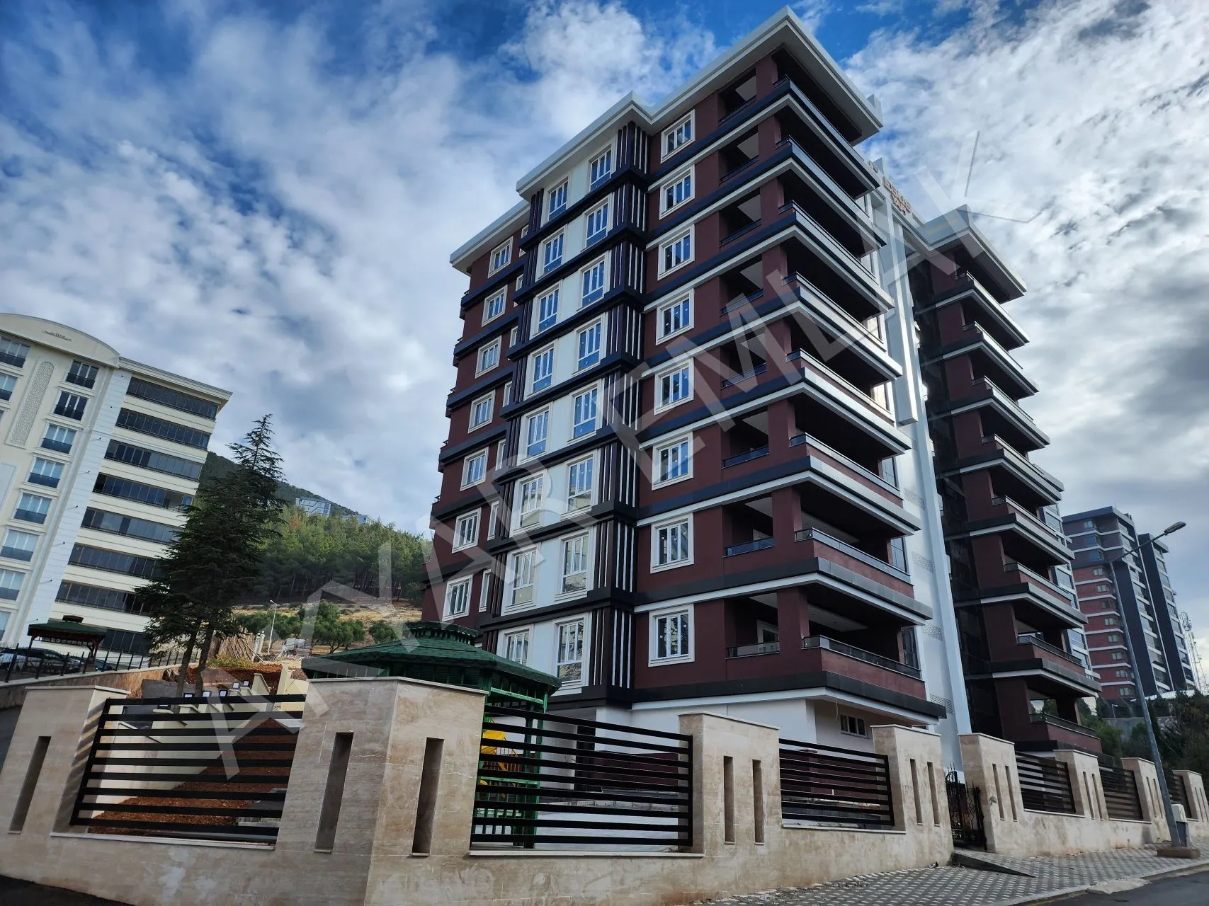 AKYAR EMLAK Hürriyet Mah. Yeni yapı Lüks 4+1 Daire Fırsatı