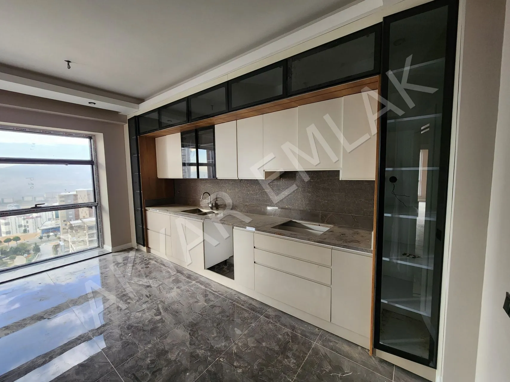 AKYAR EMLAK Hürriyet Mah. Yeni yapı Lüks 4+1 Daire Fırsatı — 4