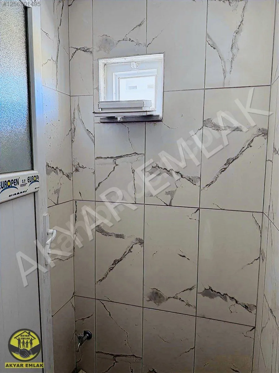 AKYAR EMLAKTAN YENİ YAPIM BAKIMLI FERAH GENİŞ 2+0 DAİRE — 2