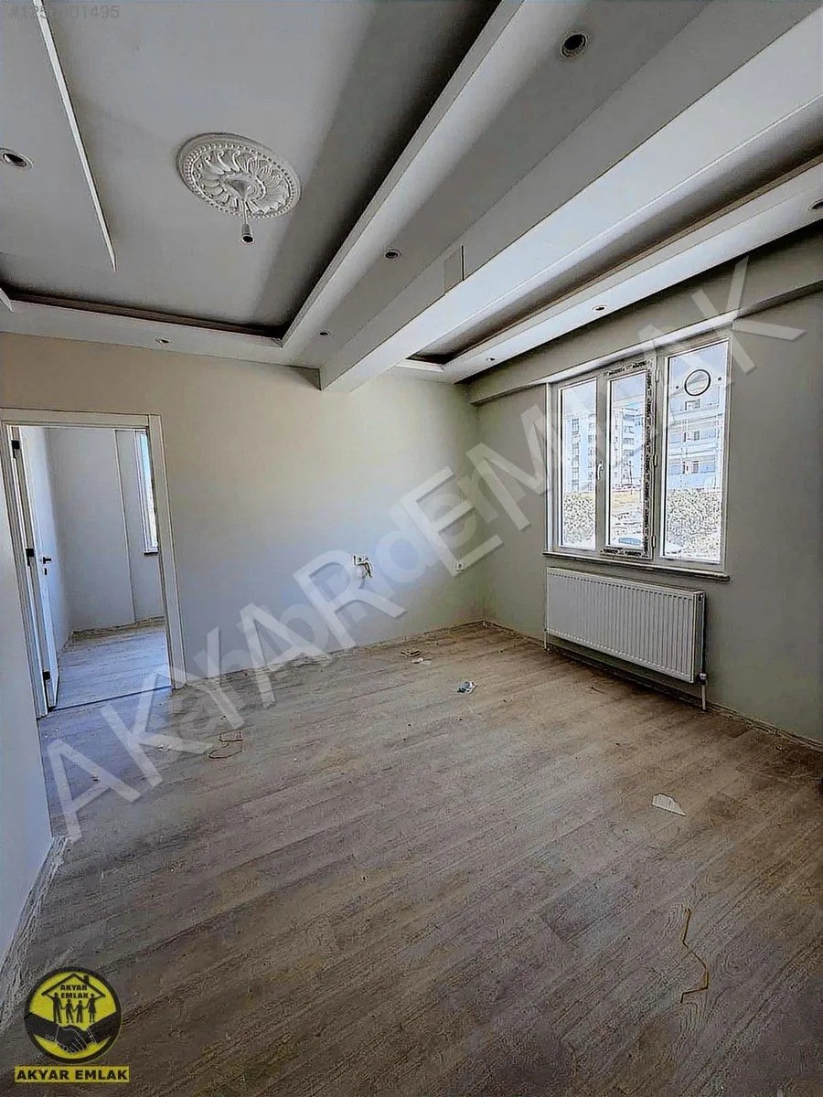 AKYAR EMLAKTAN YENİ YAPIM BAKIMLI FERAH GENİŞ 2+0 DAİRE