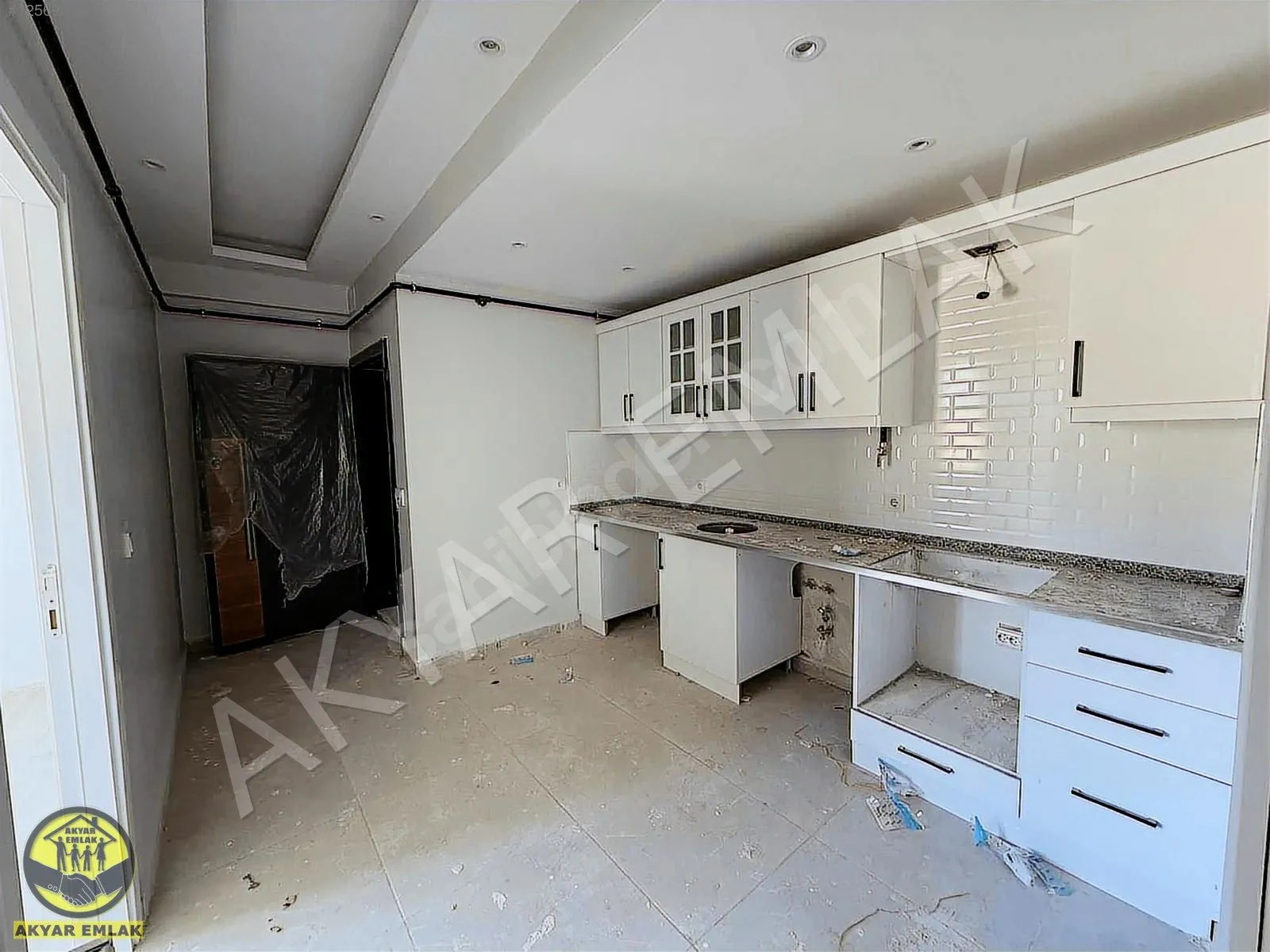 AKYAR EMLAKTAN YENİ YAPIM BAKIMLI FERAH GENİŞ 2+0 DAİRE — 10