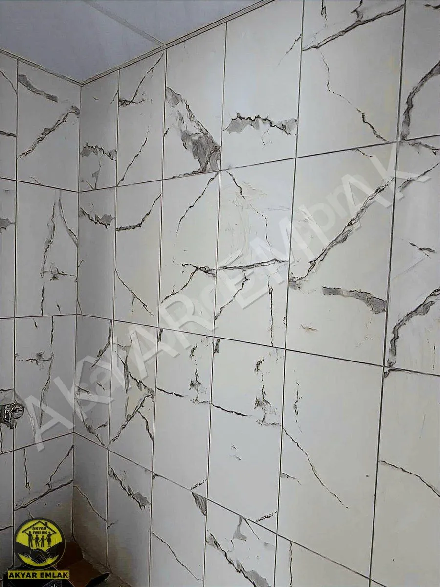 AKYAR EMLAKTAN YENİ YAPIM BAKIMLI FERAH GENİŞ 2+0 DAİRE — 3