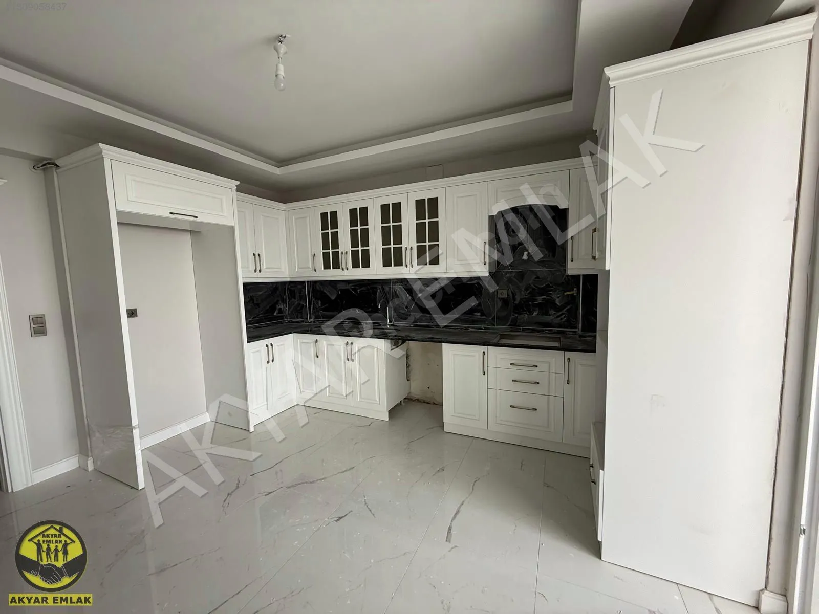 AKYAR EMLAK'DAN RASIM ÖZDENÖREN MAHALLESİ YENİ YAPI LÜKS FERAH 4+1 DAİRE — 3