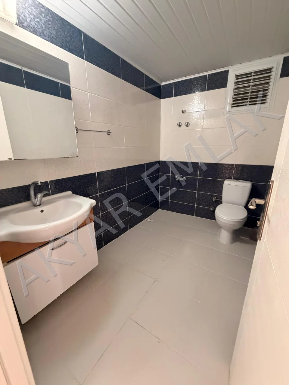 Akyar Emlak'tan Hürriyet Mahallesi'nde ana cadde üzeri 4+1 daire — 17