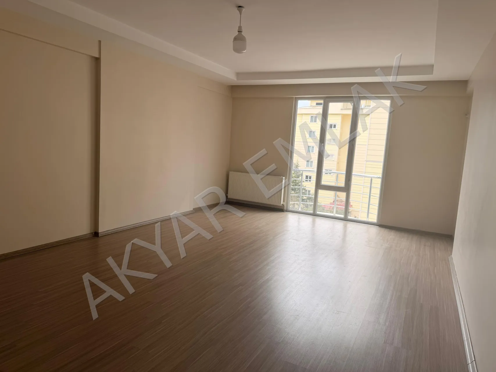 Akyar Emlak'tan Hürriyet Mahallesi'nde ana cadde üzeri 4+1 daire — 24