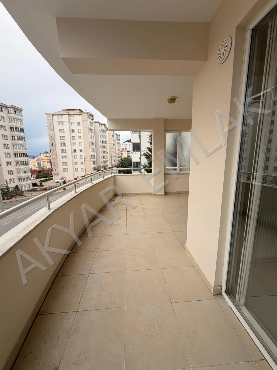 Akyar Emlak'tan Hürriyet Mahallesi'nde ana cadde üzeri 4+1 daire — 15