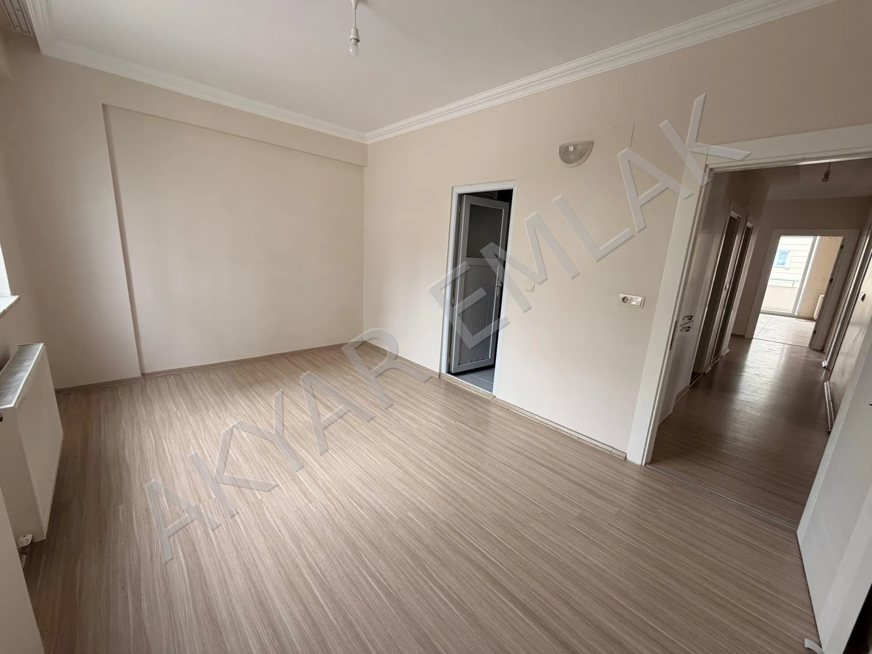 Akyar Emlak'tan Hürriyet Mahallesi'nde ana cadde üzeri 4+1 daire — 6