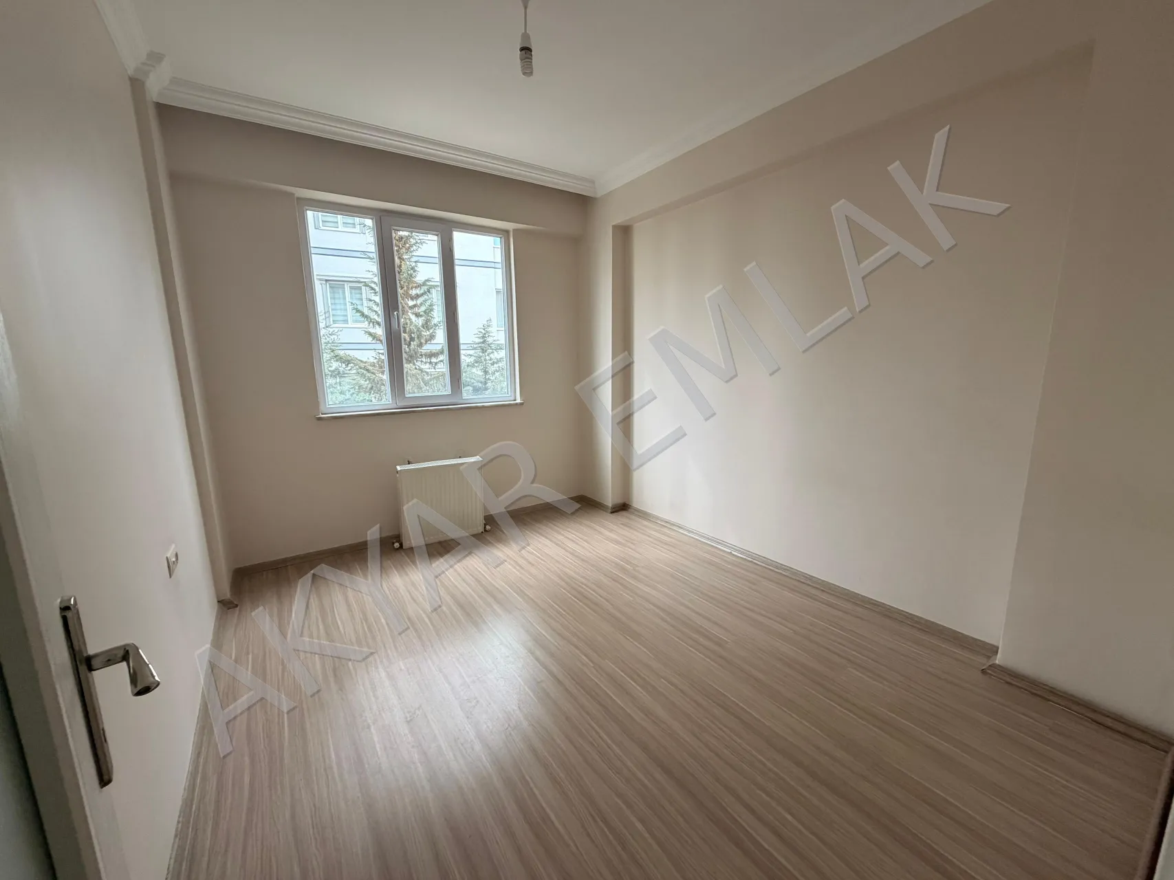 Akyar Emlak'tan Hürriyet Mahallesi'nde ana cadde üzeri 4+1 daire — 13