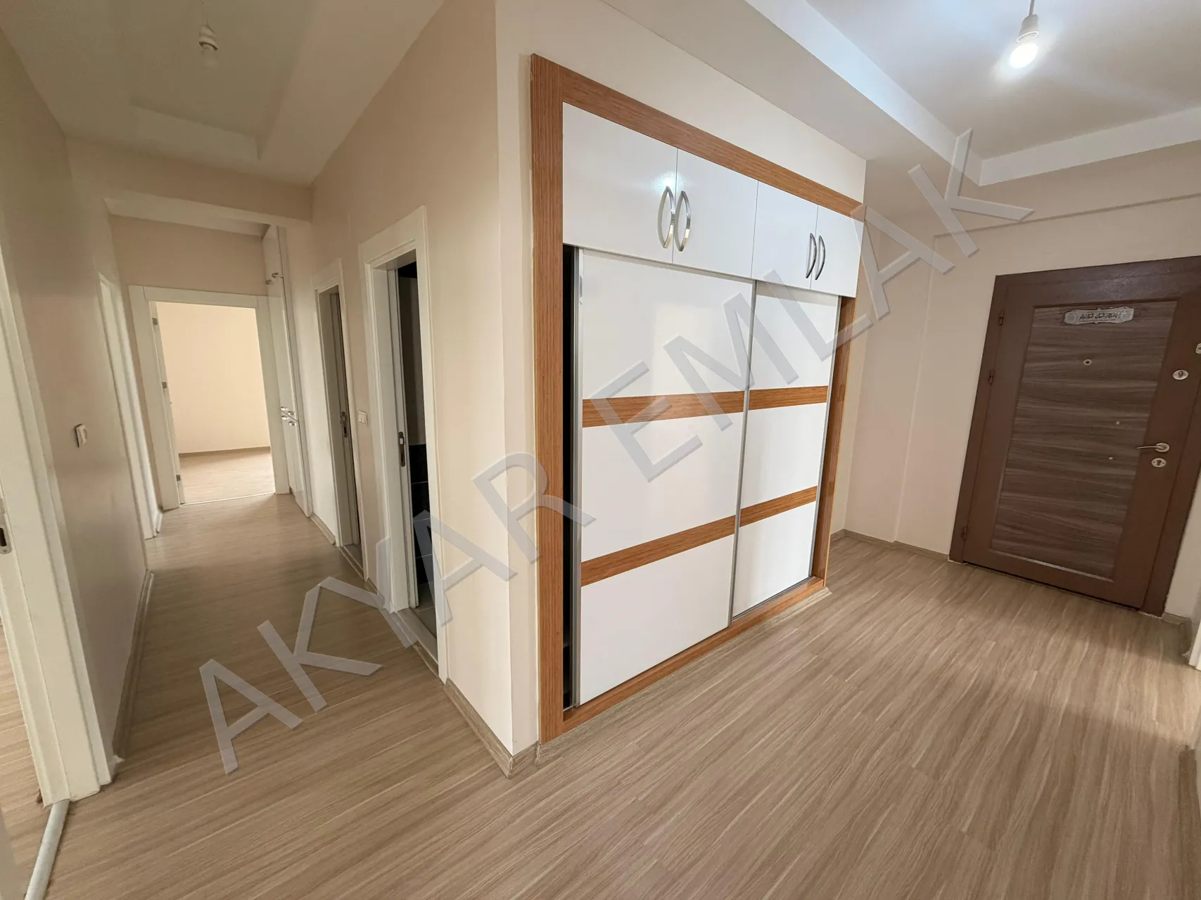 Akyar Emlak'tan Hürriyet Mahallesi'nde ana cadde üzeri 4+1 daire — 12