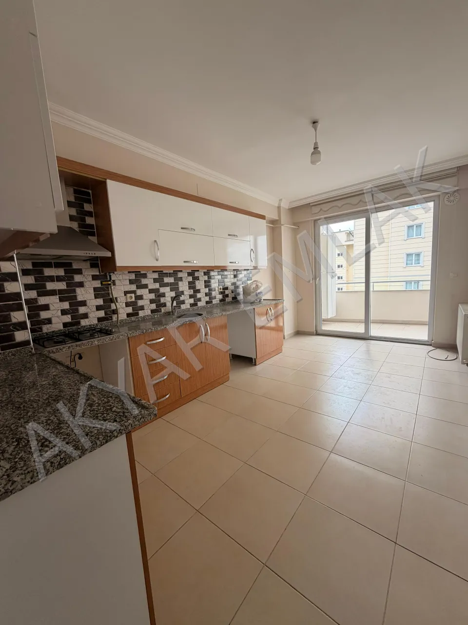 Akyar Emlak'tan Hürriyet Mahallesi'nde ana cadde üzeri 4+1 daire — 5