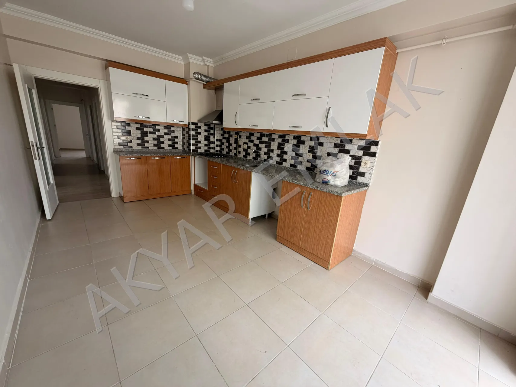 Akyar Emlak'tan Hürriyet Mahallesi'nde ana cadde üzeri 4+1 daire — 19