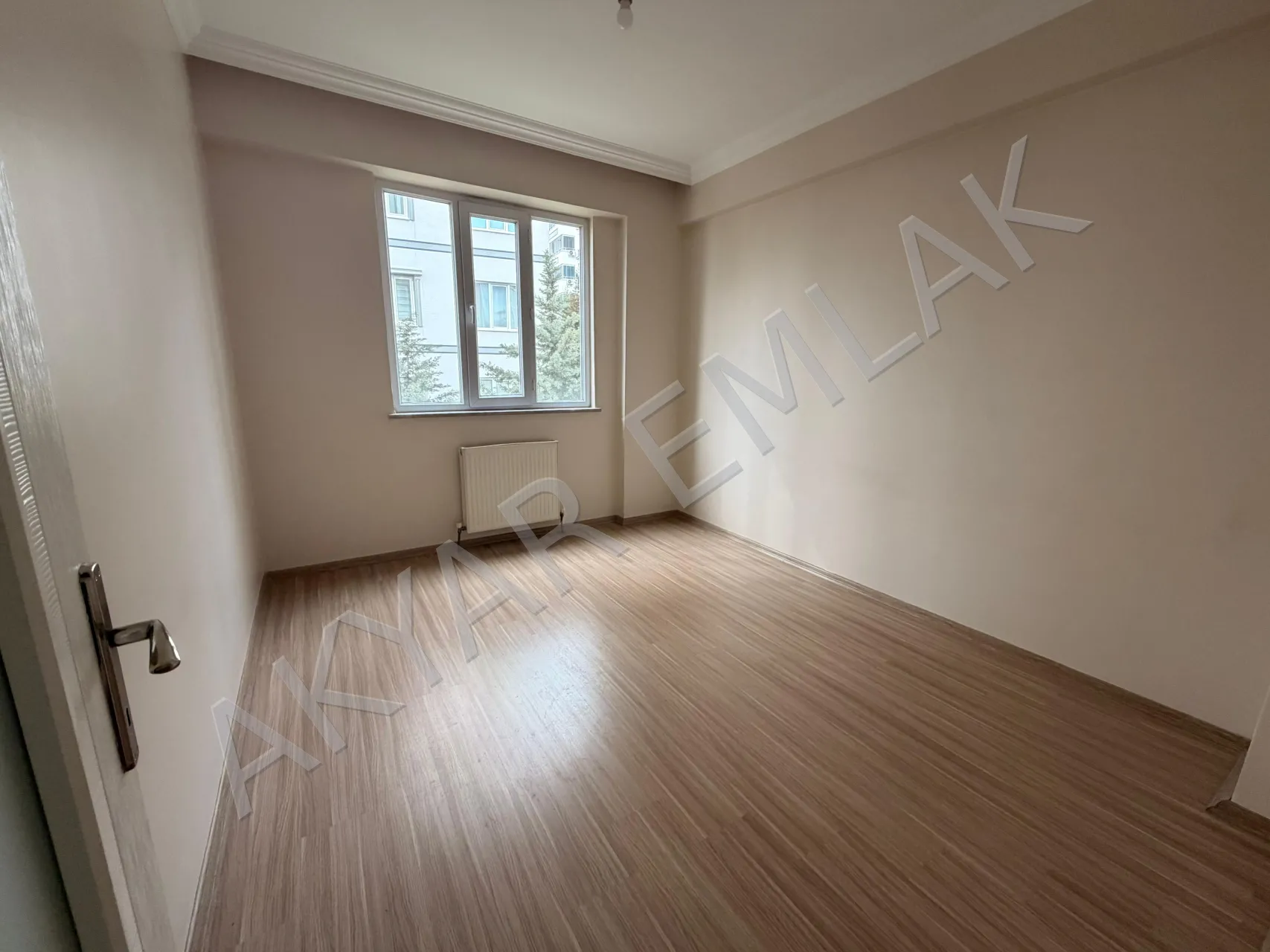 Akyar Emlak'tan Hürriyet Mahallesi'nde ana cadde üzeri 4+1 daire — 7