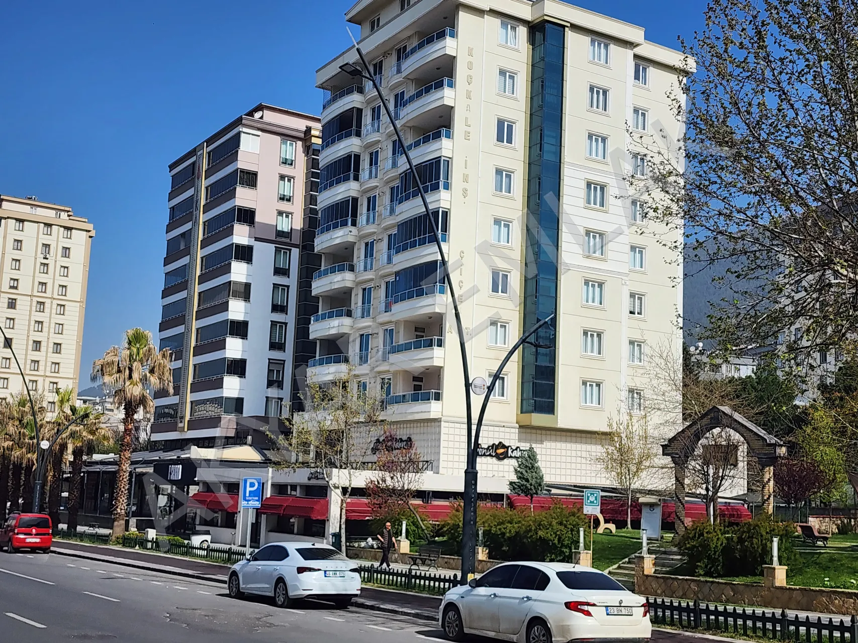 AKYAR EMLAK | Binevler Kavşağı GenişCephe Satılık Dükkan Fırsatı