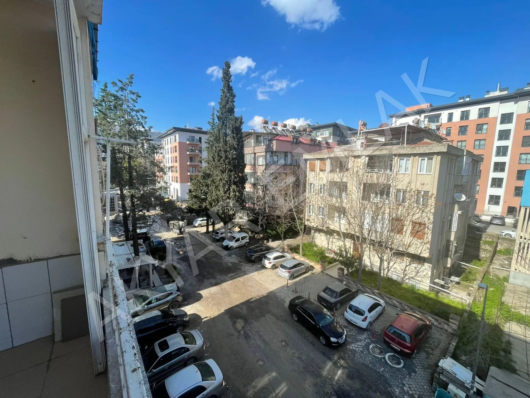 Akyar Emlak’tan çarşı merkezde geniş 2+1 — 16