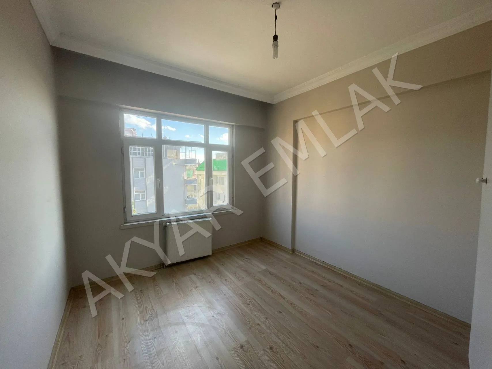 Akyar Emlak’tan çarşı merkezde geniş 2+1 — 2