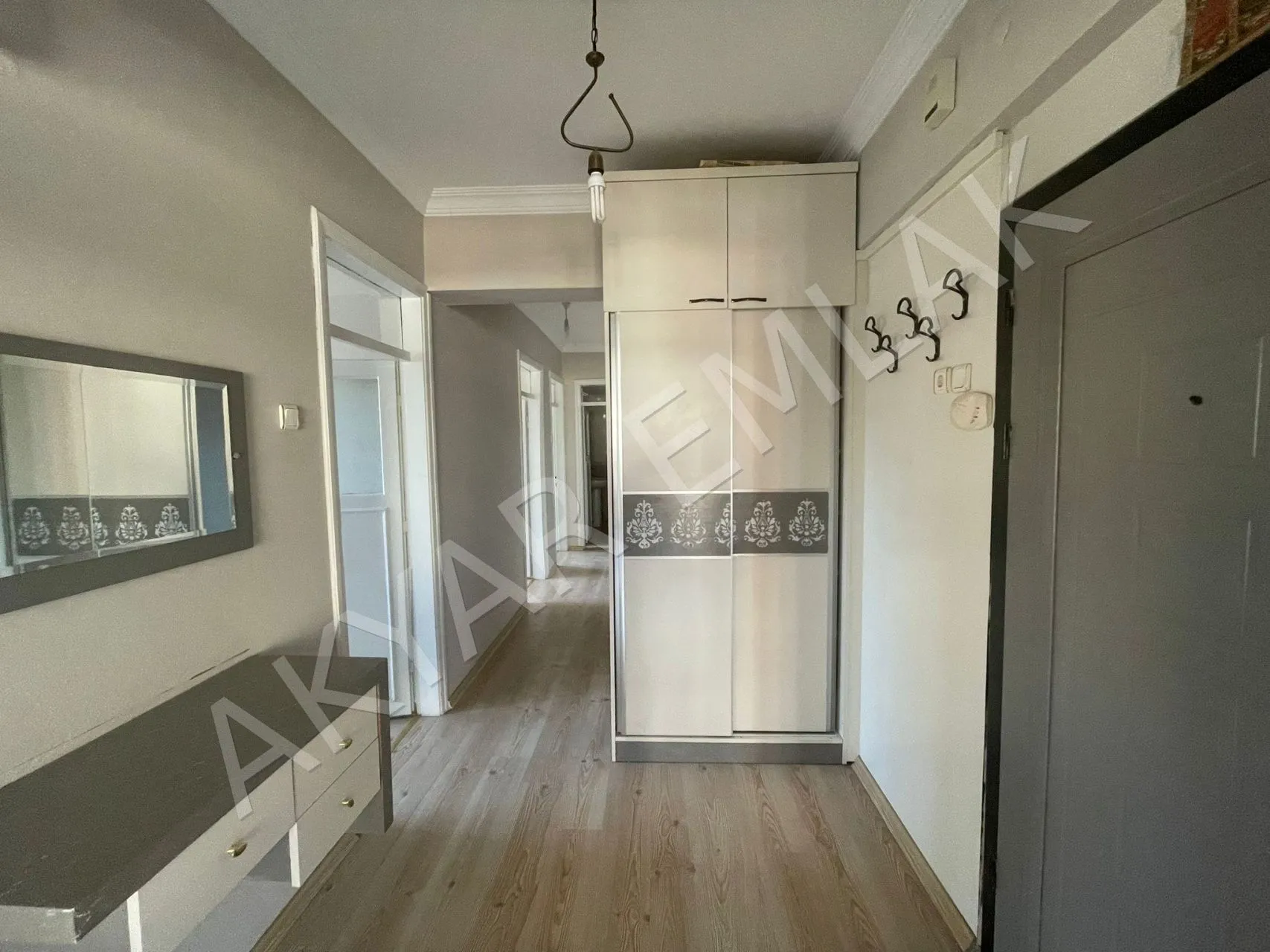 Akyar Emlak’tan çarşı merkezde geniş 2+1 — 5