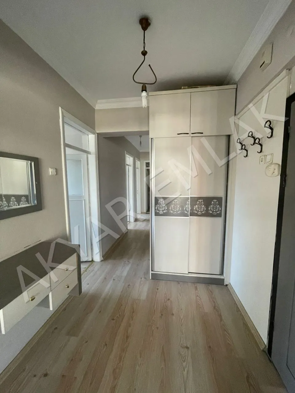 Akyar Emlak’tan çarşı merkezde geniş 2+1 — 6