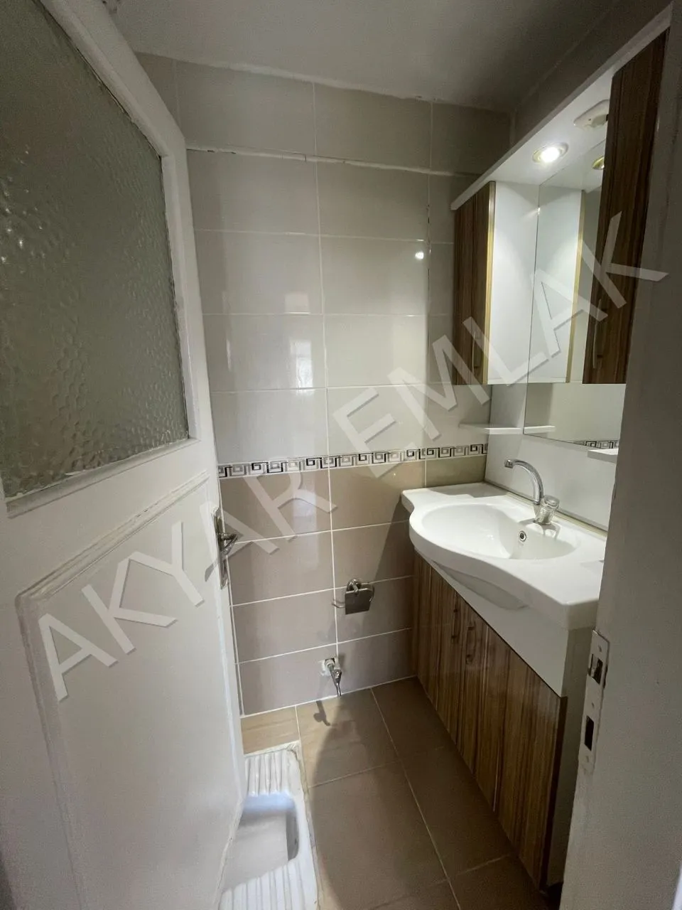 Akyar Emlak’tan çarşı merkezde geniş 2+1 — 11