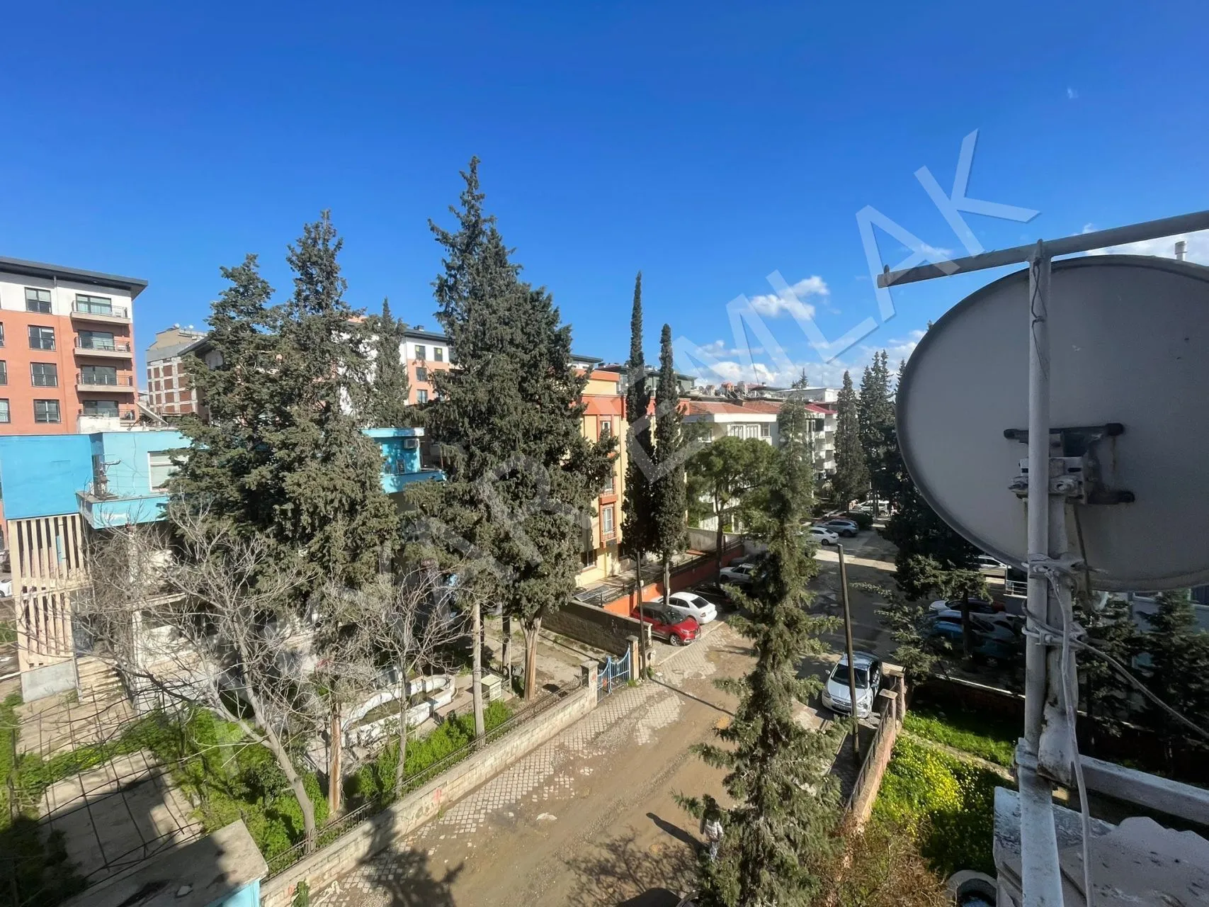 Akyar Emlak’tan çarşı merkezde geniş 2+1 — 17