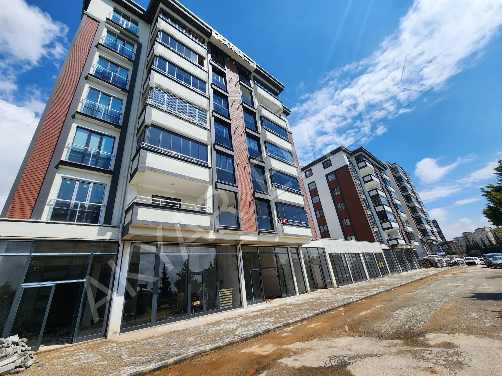 AKYAR EMLAK SELÇUKLU MAH. ANA CADDE DÜKKANLAR ACİL