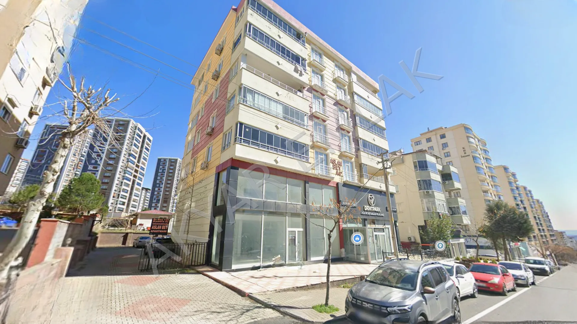 AKYAR EMLAK HAYDAR MAH. BARBAROS CAD. 3 KATLI DÜKKAN FIRSAT