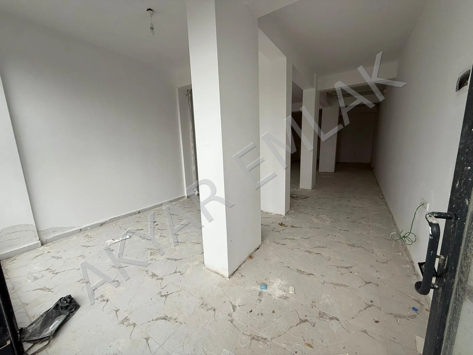 AKYAR EMLAK DOĞUKENT ANA YOL ARKASI 100 M2 DÜKKAN ACİL — 4