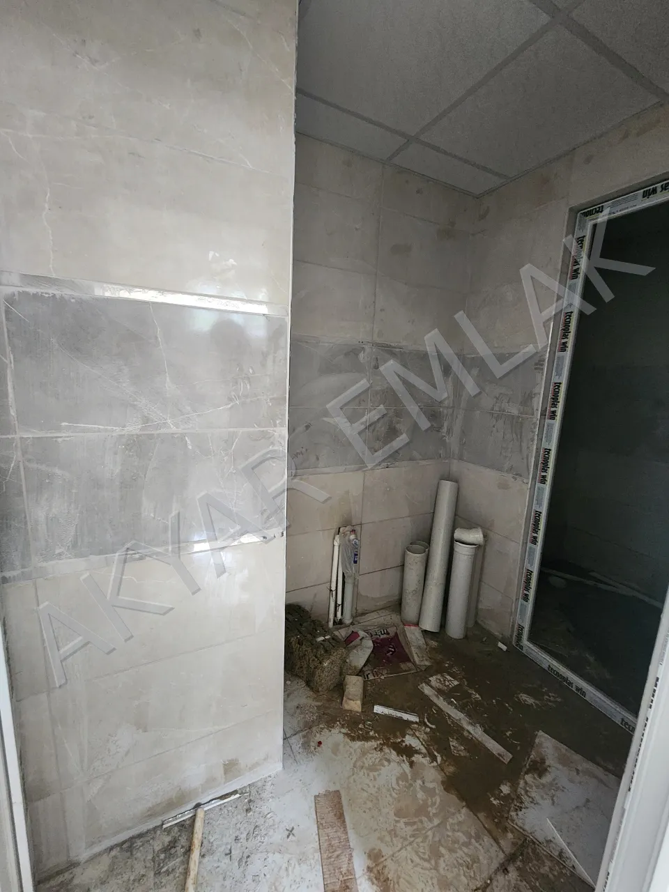 AKYAR EMLAK ABDULHAMİTHAN MAH. SOSYETE PAZAR YAKINI DÜKKAN — 10