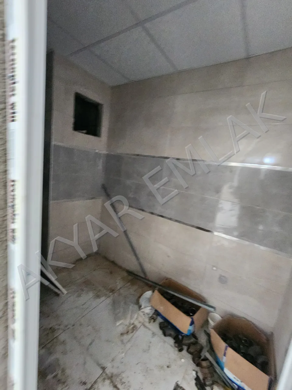 AKYAR EMLAK ABDULHAMİTHAN MAH. SOSYETE PAZAR YAKINI DÜKKAN — 12
