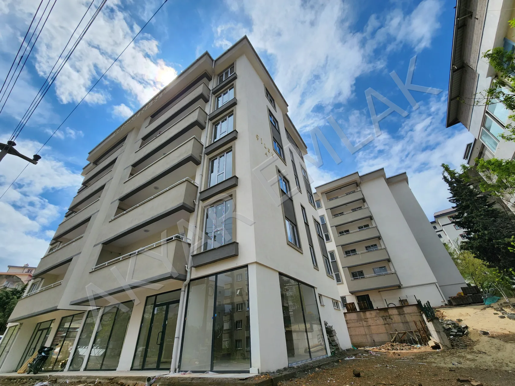 AKYAR EMLAK’TAN ABDÜLHAMİTHAN MAHALLESİ’NDE SATILIK 3+1 DAİRE — 11