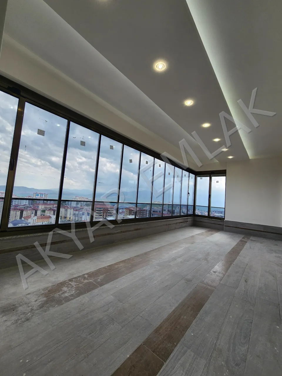 AKYAR EMLAK'DAN 5+1 LÜKS 260m² GENİŞ DAİRE — 40