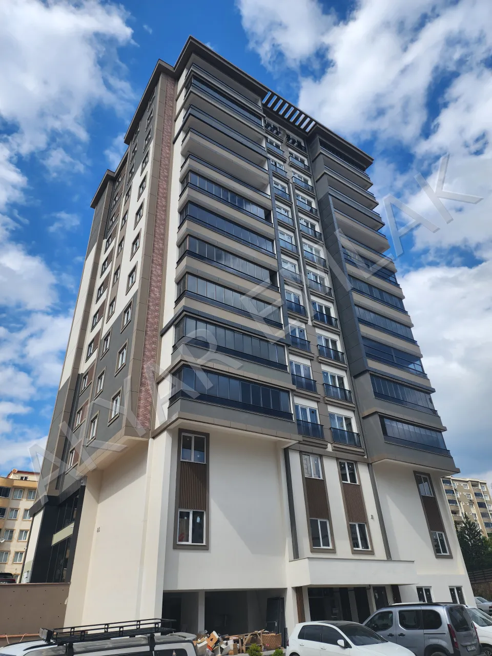 AKYAR EMLAK'DAN 5+1 LÜKS 260m² GENİŞ DAİRE — 1
