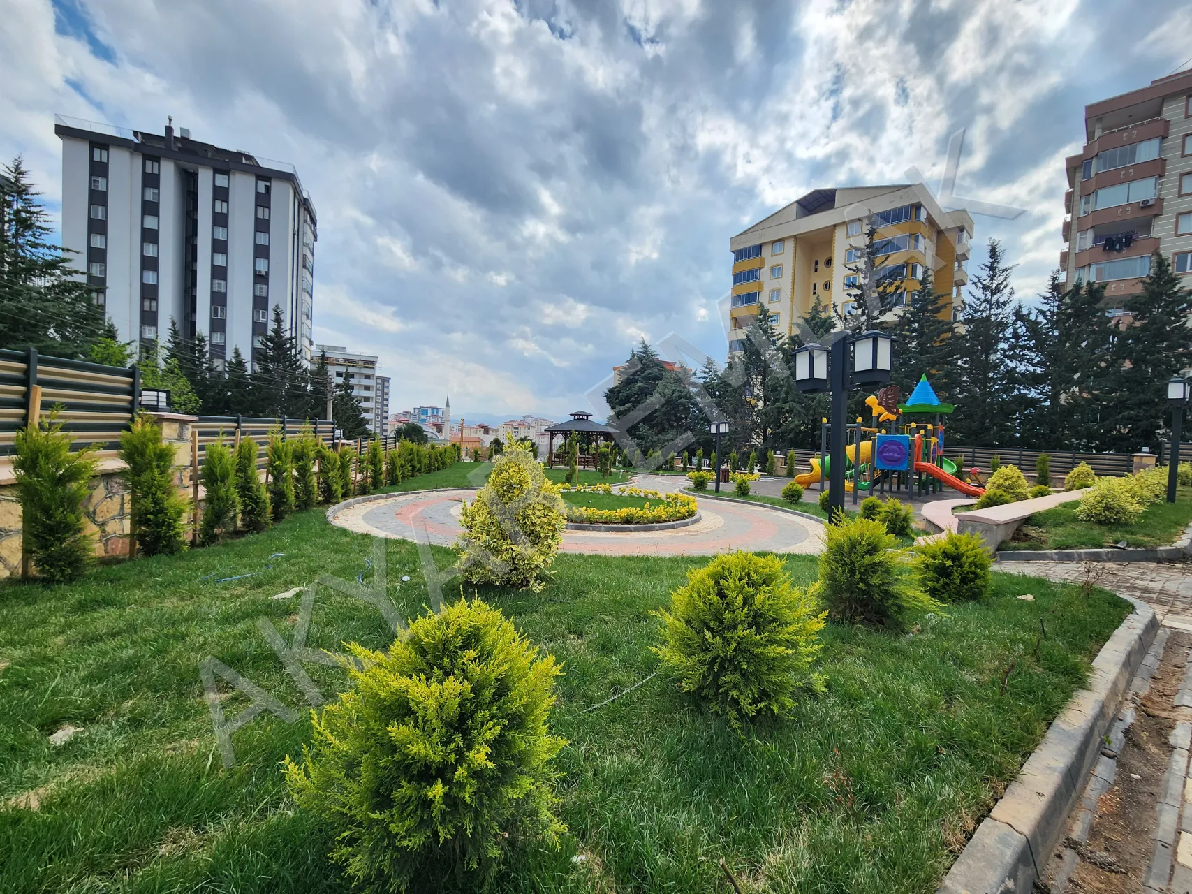 AKYAR EMLAK'DAN 5+1 LÜKS 260m² GENİŞ DAİRE — 51