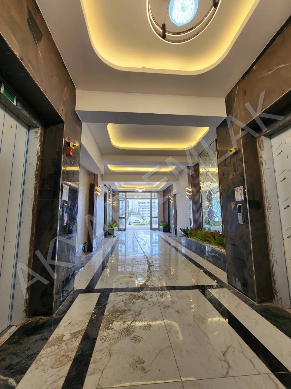AKYAR EMLAK'DAN 5+1 LÜKS 260m² GENİŞ DAİRE — 47