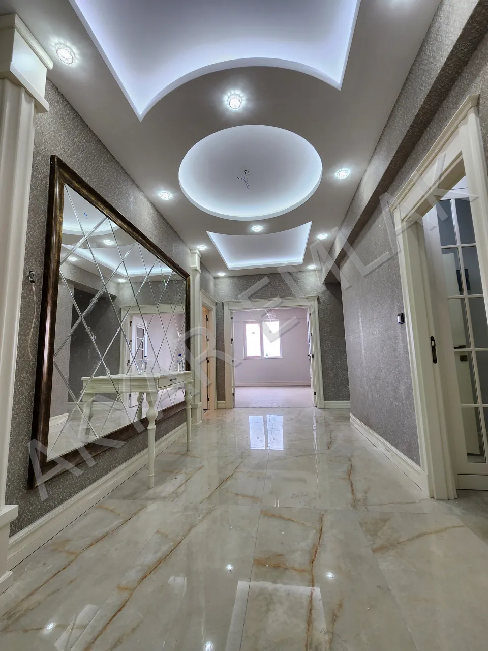 AKYAR EMLAK'DAN 5+1 LÜKS 260m² GENİŞ DAİRE — 2