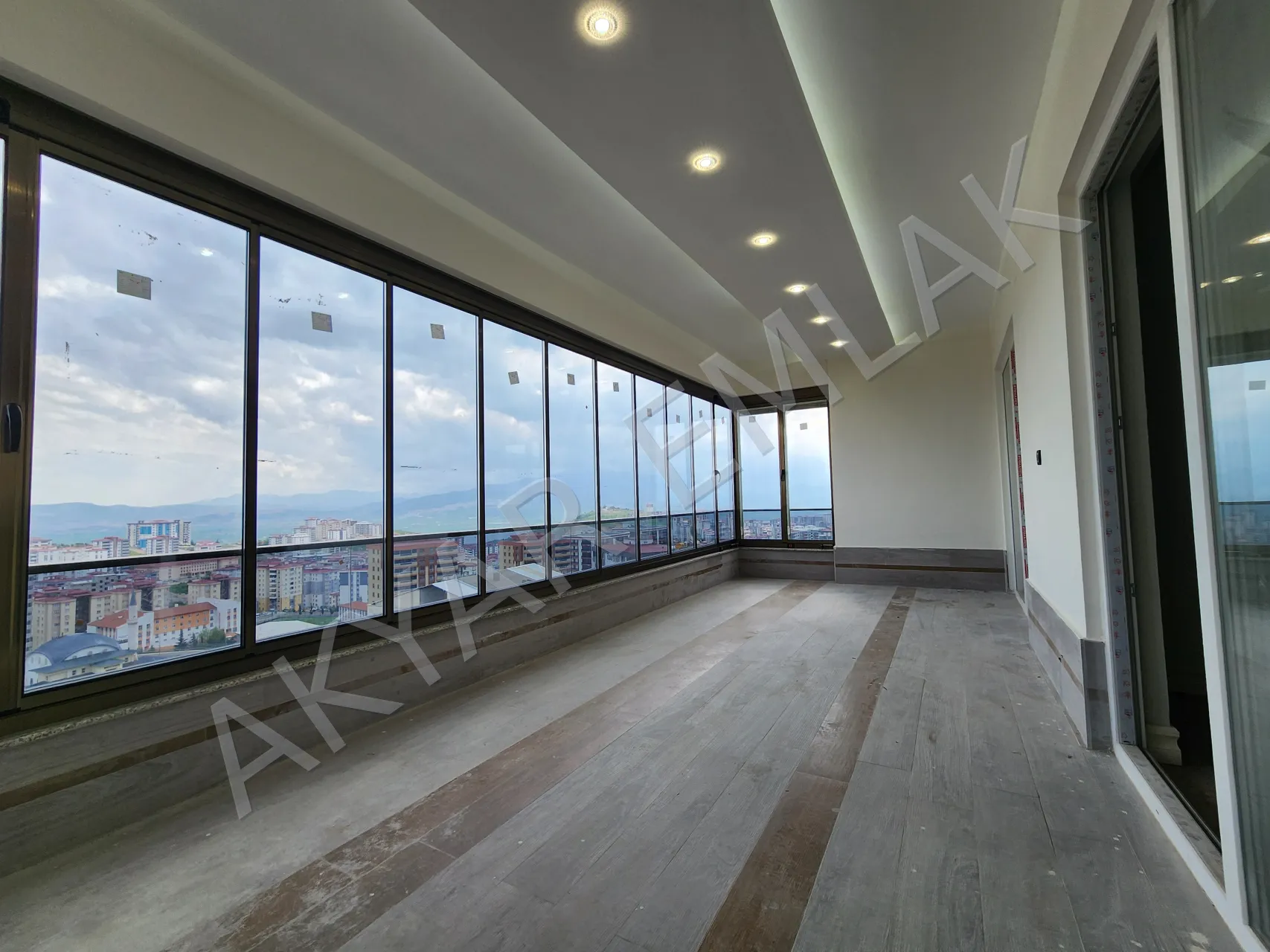 AKYAR EMLAK'DAN 5+1 LÜKS 260m² GENİŞ DAİRE — 41