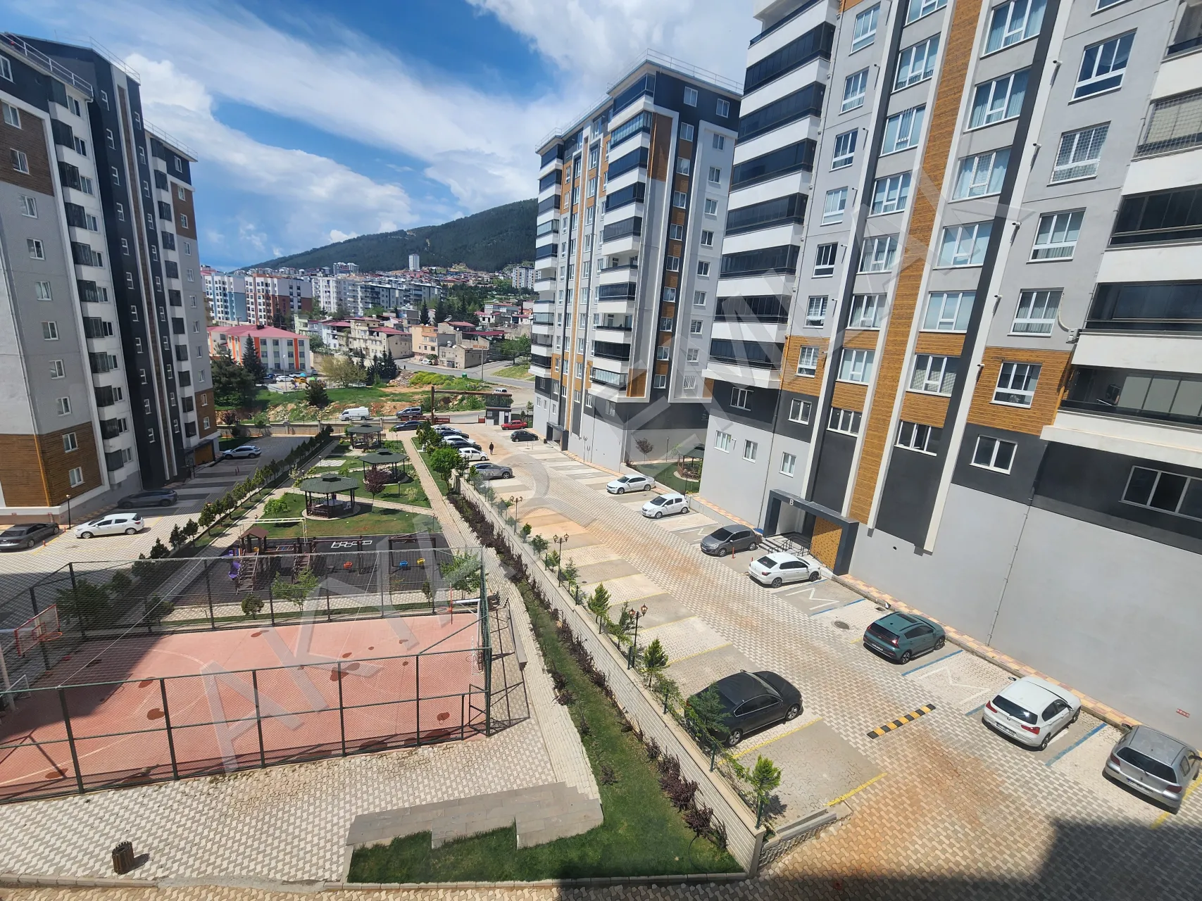 AKYAR EMLAK Binevler'de 5+1 Lüks Daire, Site İçi Geniş Metrekare — 36
