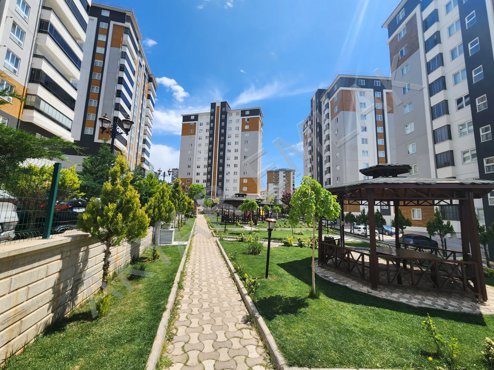 AKYAR EMLAK Binevler'de 5+1 Lüks Daire, Site İçi Geniş Metrekare — 31