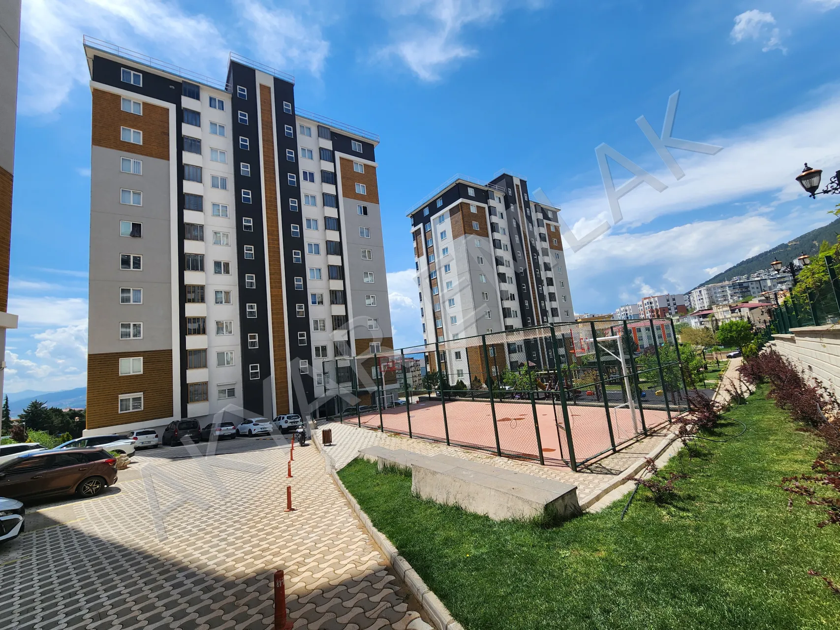 AKYAR EMLAK Binevler'de 5+1 Lüks Daire, Site İçi Geniş Metrekare — 34