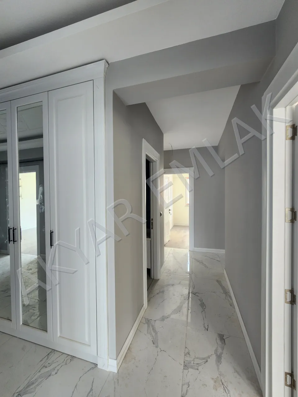 AKYAR EMLAK Binevler'de 5+1 Lüks Daire, Site İçi Geniş Metrekare — 14