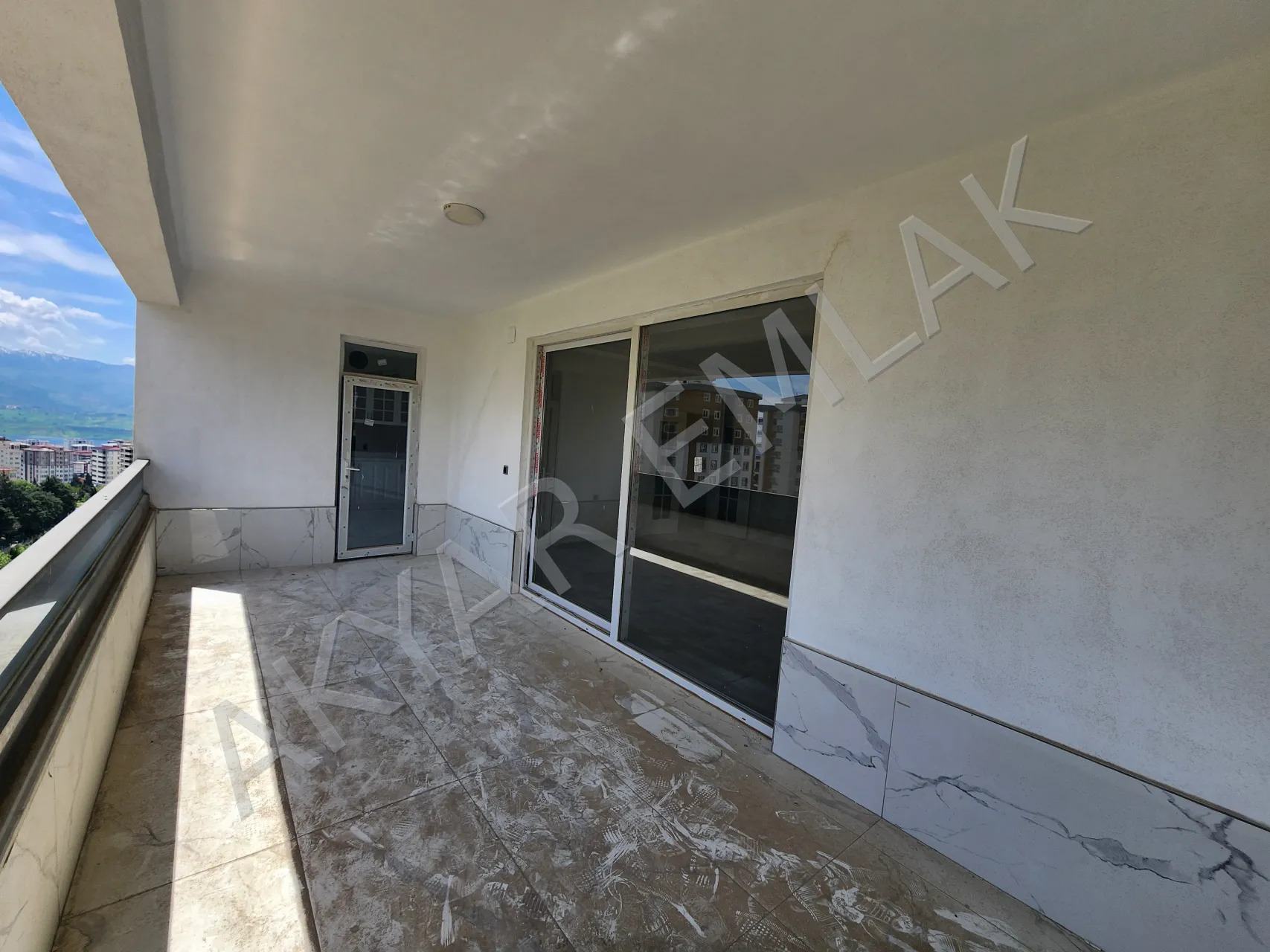 AKYAR EMLAK Binevler'de 5+1 Lüks Daire, Site İçi Geniş Metrekare — 39