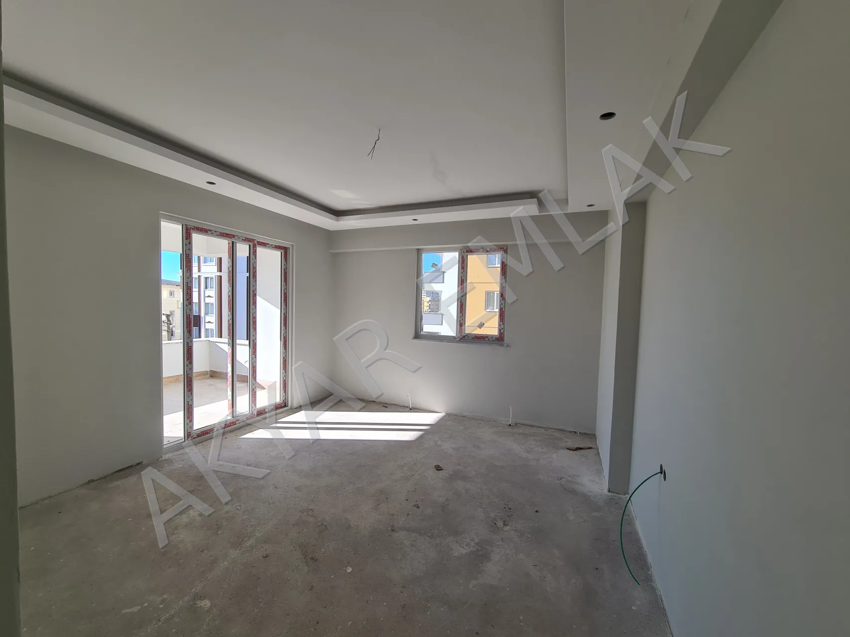 AKYAR EMLAK'DAN BİNEVLER MAH. 4+1 LÜKS SİTE İÇİ DAİRE — 35